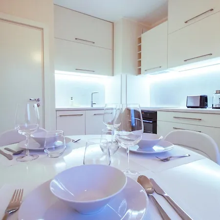 Comfy Spot Close To Tripla Mall And Dining Apartment